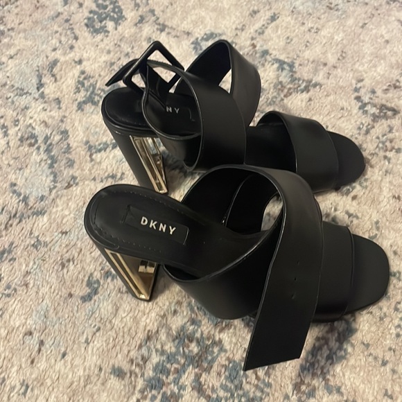 Dkny Shoes - Leather Black Sandals